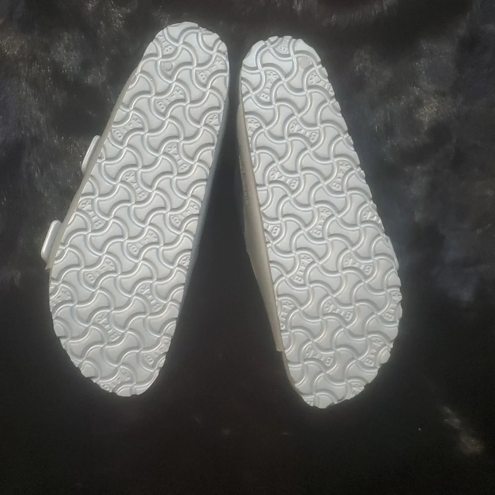 BIRKENSTOCK ARIZONA EVA SANDALS IN A METALIC /SZ: 39